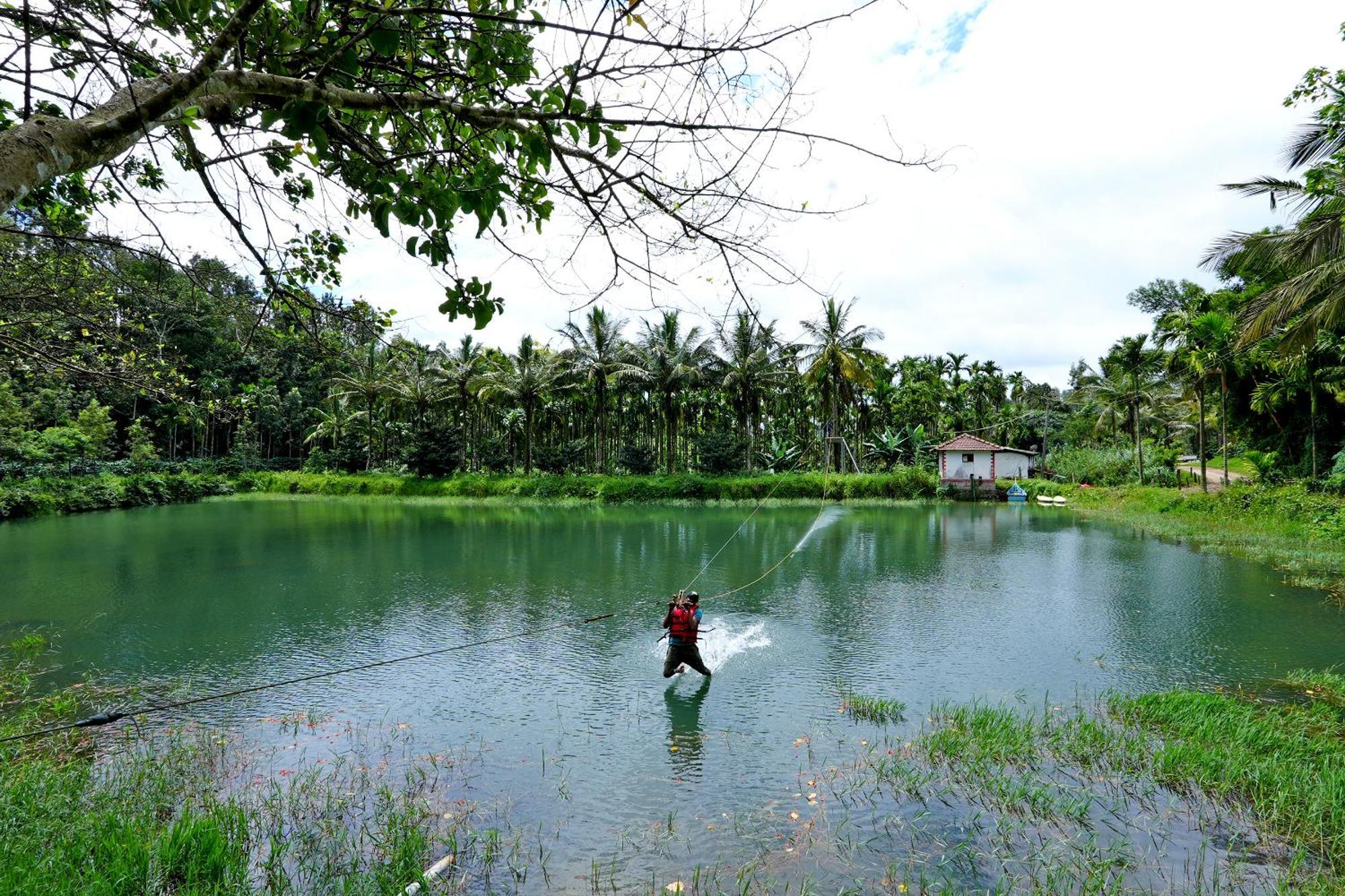 Leisure Homestay - Pool, Boating, Zipline, Home Food, Estate Chikmagalur Luaran gambar